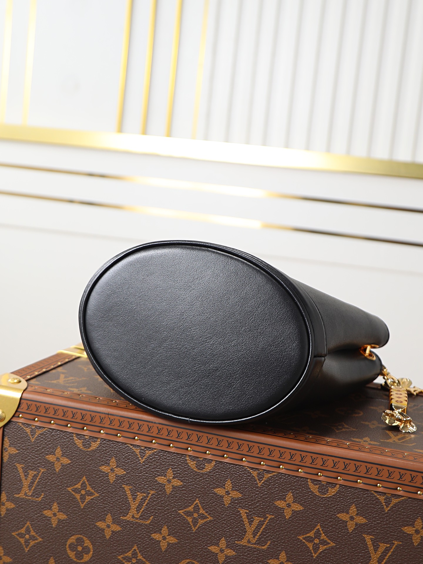 Louis Vuitton LV Bloom Mini Hobo Bag - Image 4