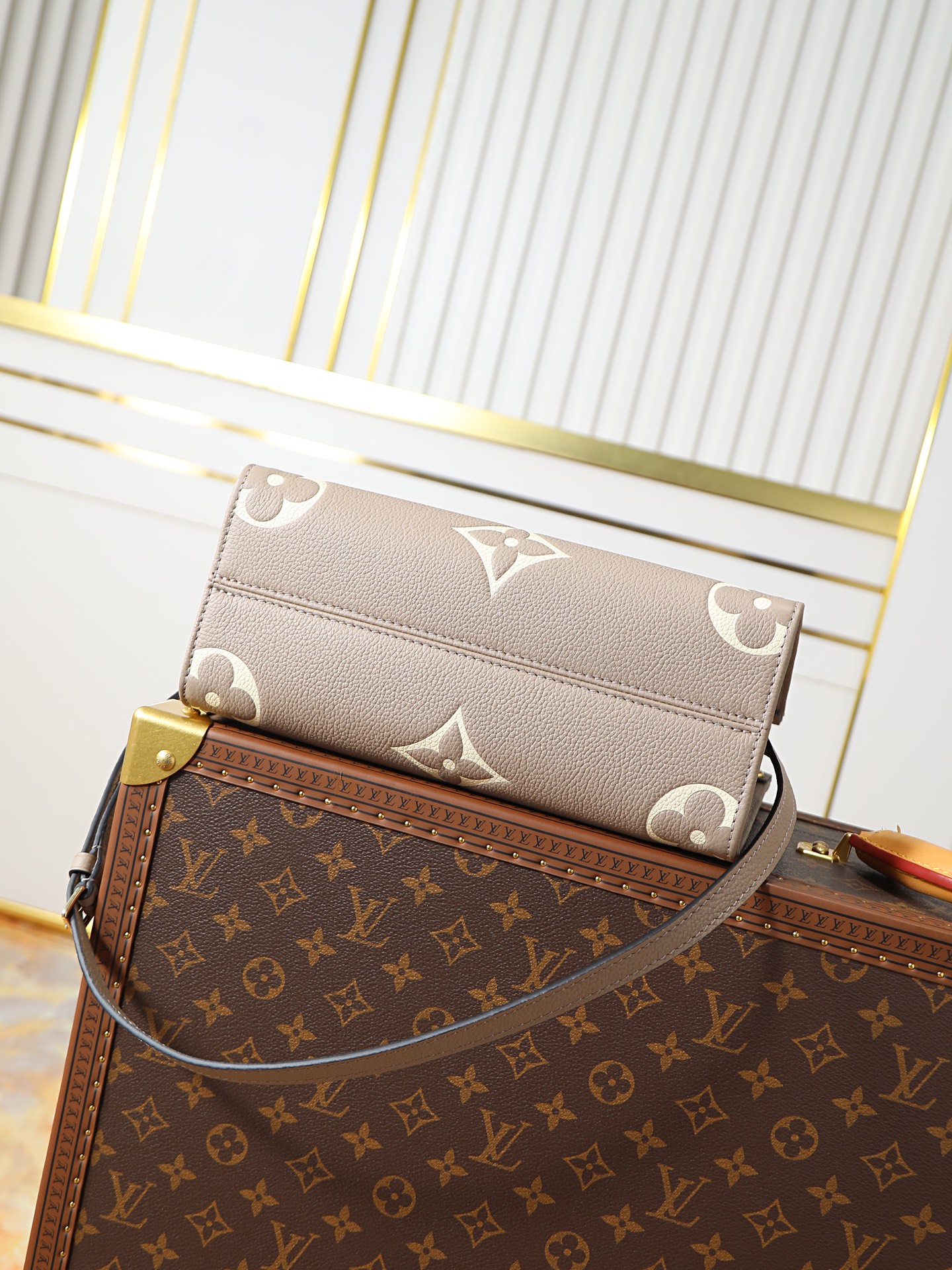 Louis Vuitton Onthego Small Tote Bag in Monogram Empreinte Leather - Image 4