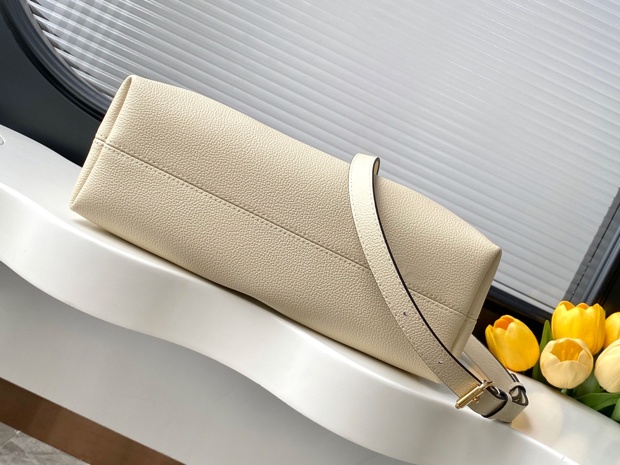 LV Bundle Monogram Empreinte Leather Handbag - Image 4