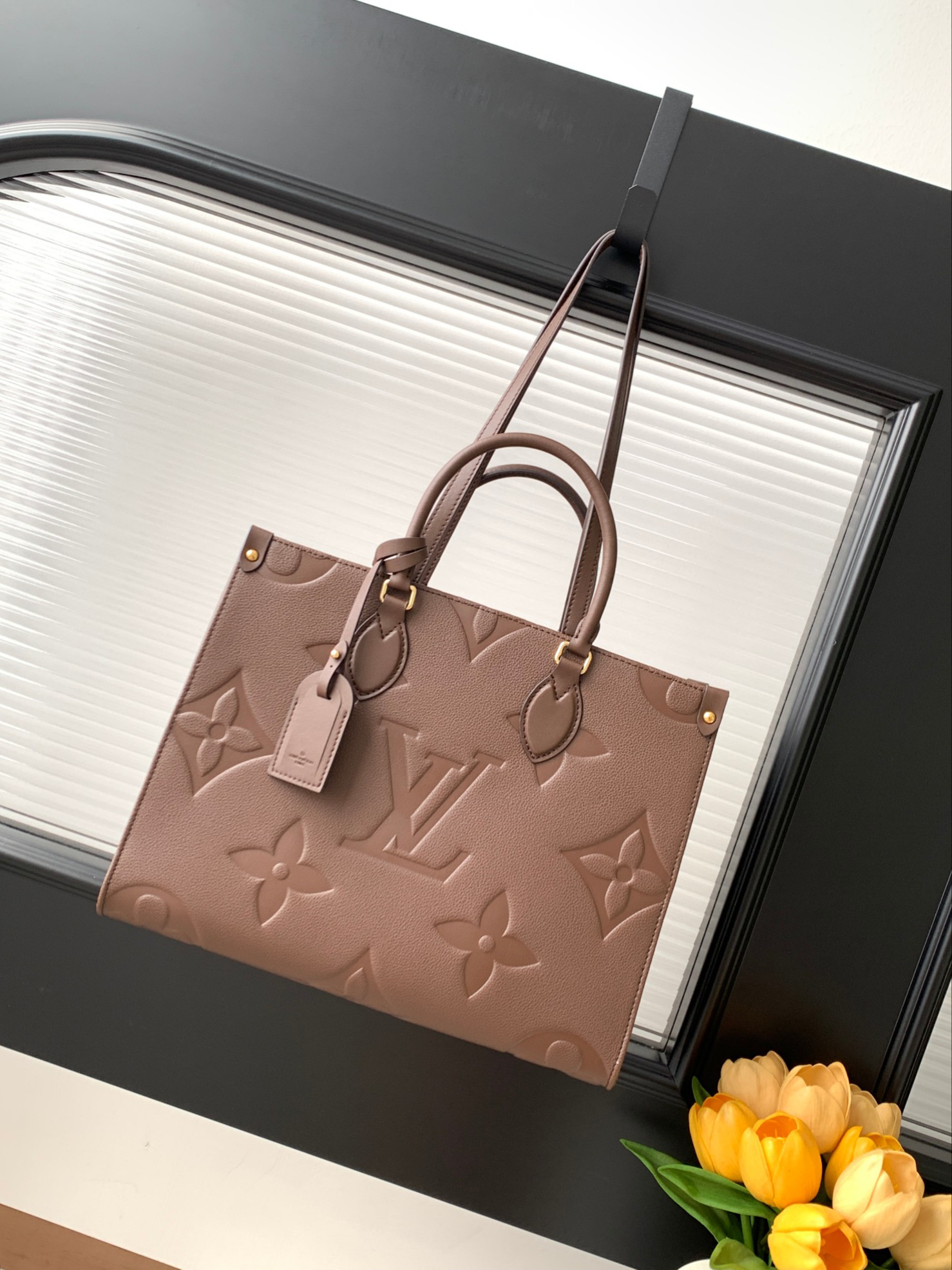 Louis Vuitton Onthego Monogram Tote Bag M44921/M44925 - Image 4