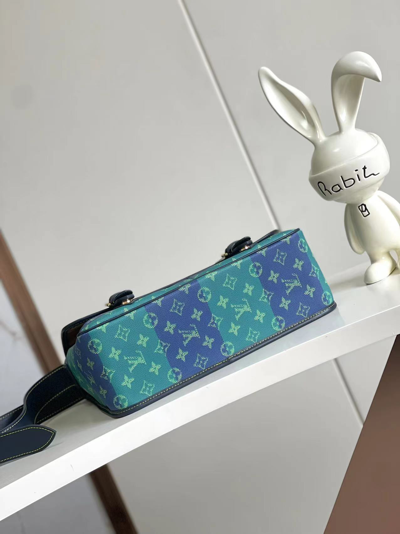 Louis Vuitton Satchel Mailbag in Blue-Green Monogram Canvas - Image 4