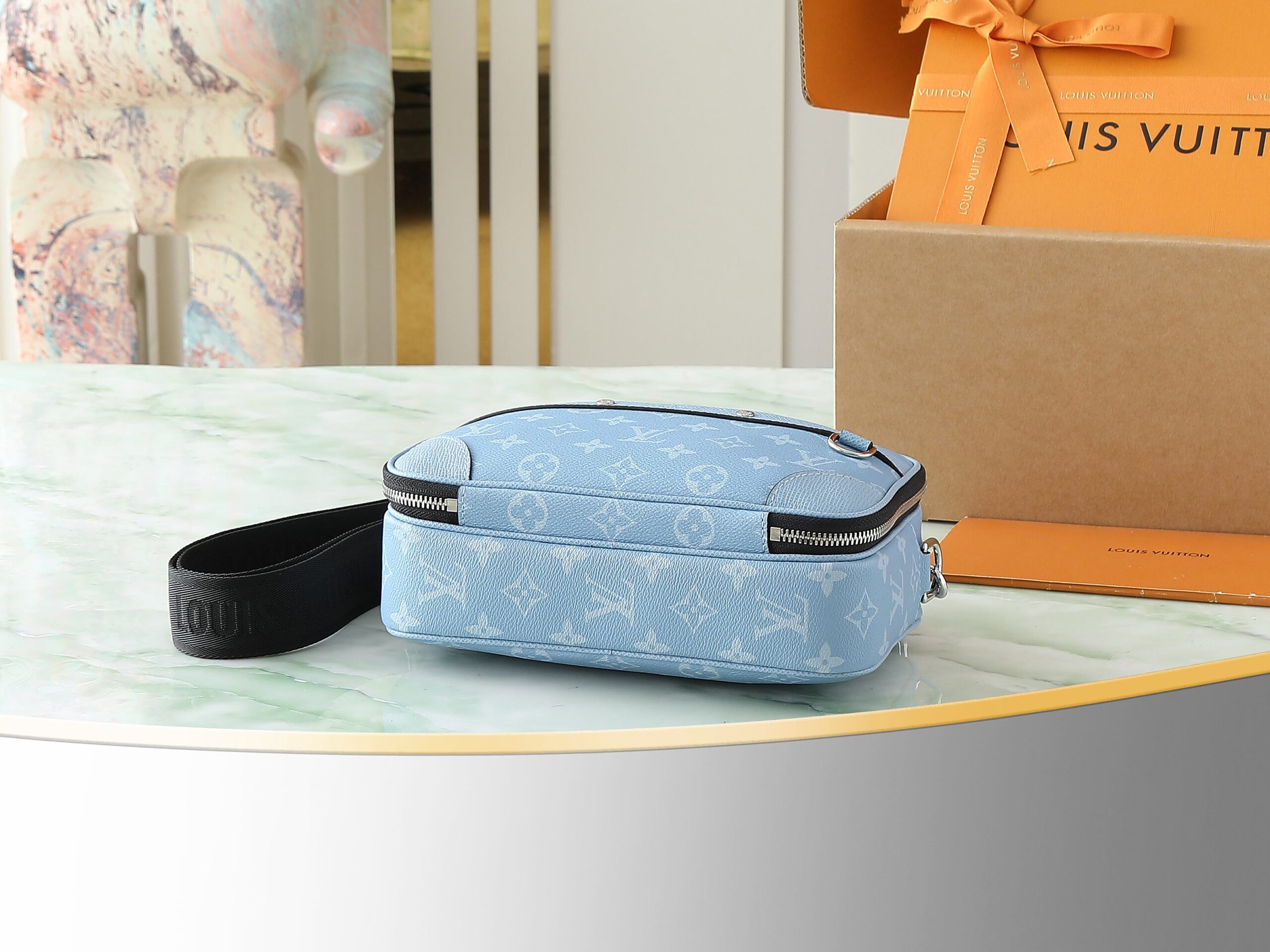 Louis Vuitton Alpha Messenger Bag M14073 - Image 4