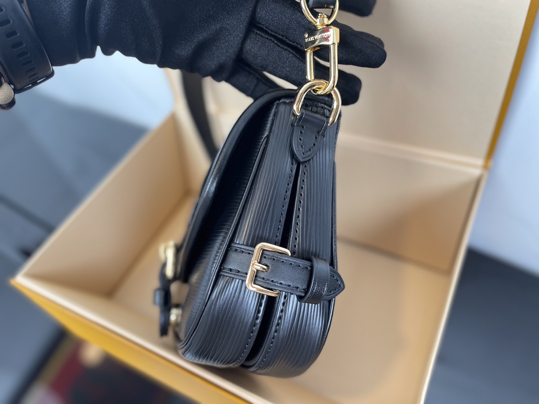 Louis Vuitton Saumur BB Epi Leather Crossbody Bag - Image 4