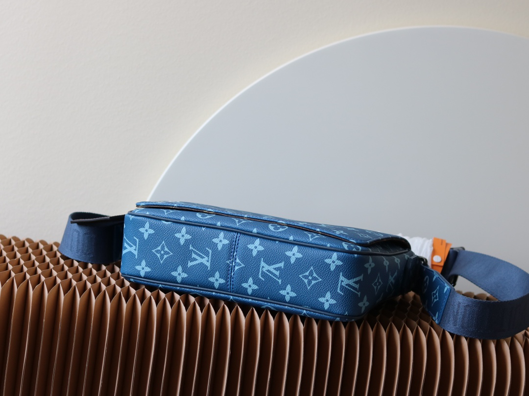 Louis Vuitton District PM Messenger Bag M23785, Blue Monogram Canvas - Image 4