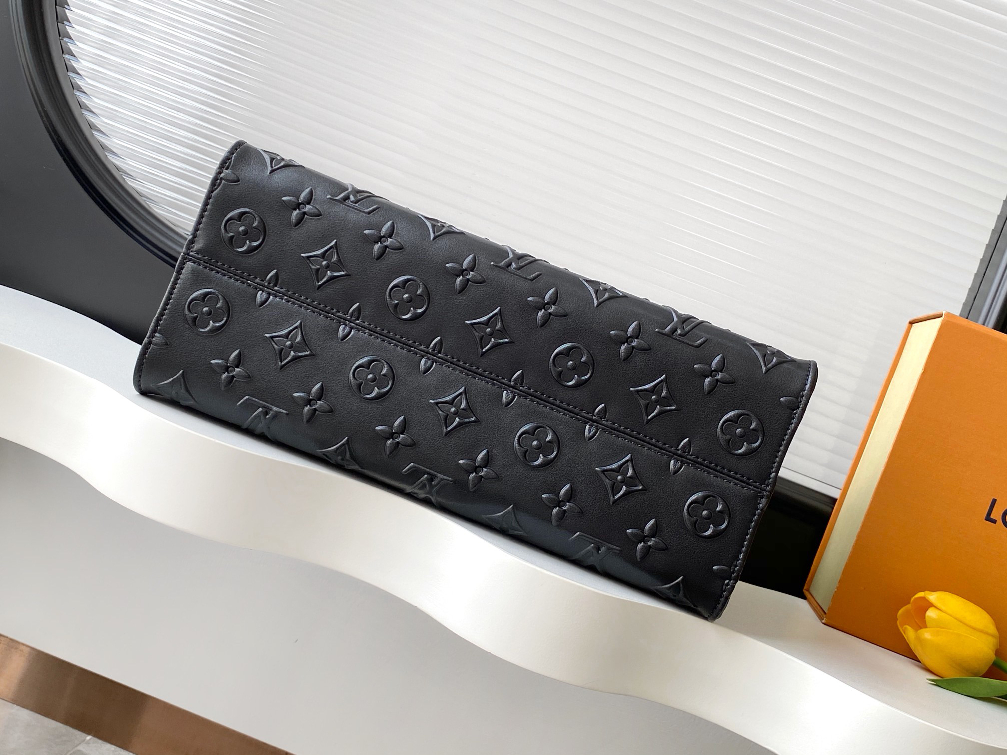 Louis Vuitton OnTheGo MM Tote Bag M14577 in Black Monogram Empreinte Leather - Image 4