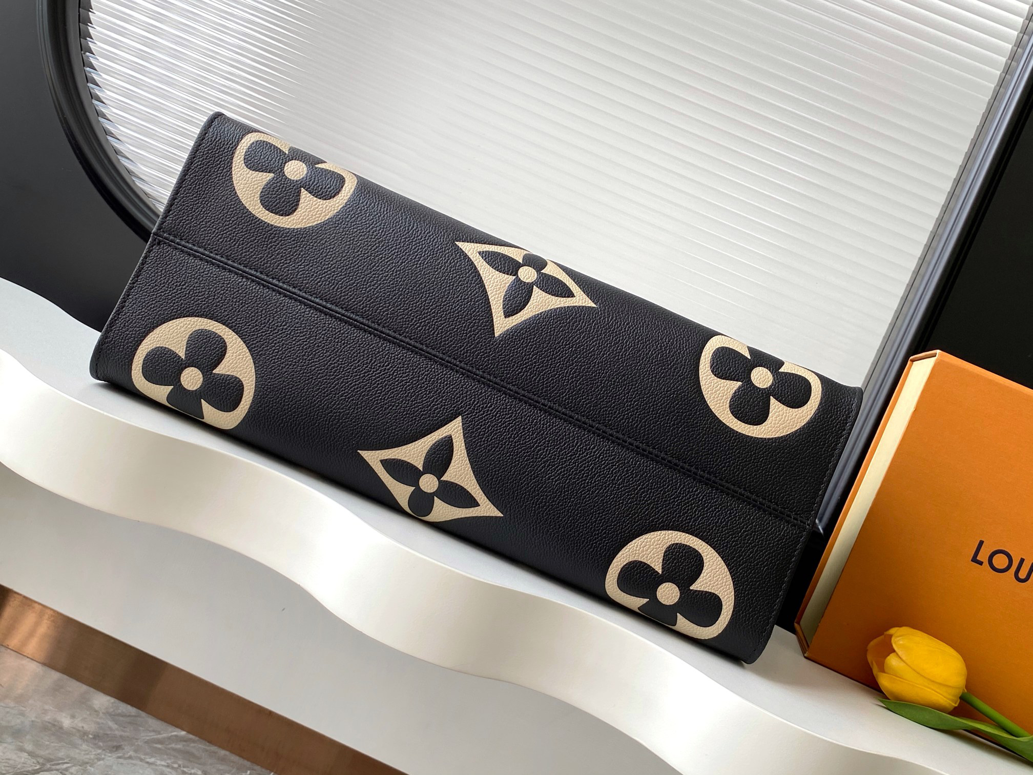 Louis Vuitton OnTheGo Large Handbag M45945 in Black - Image 4