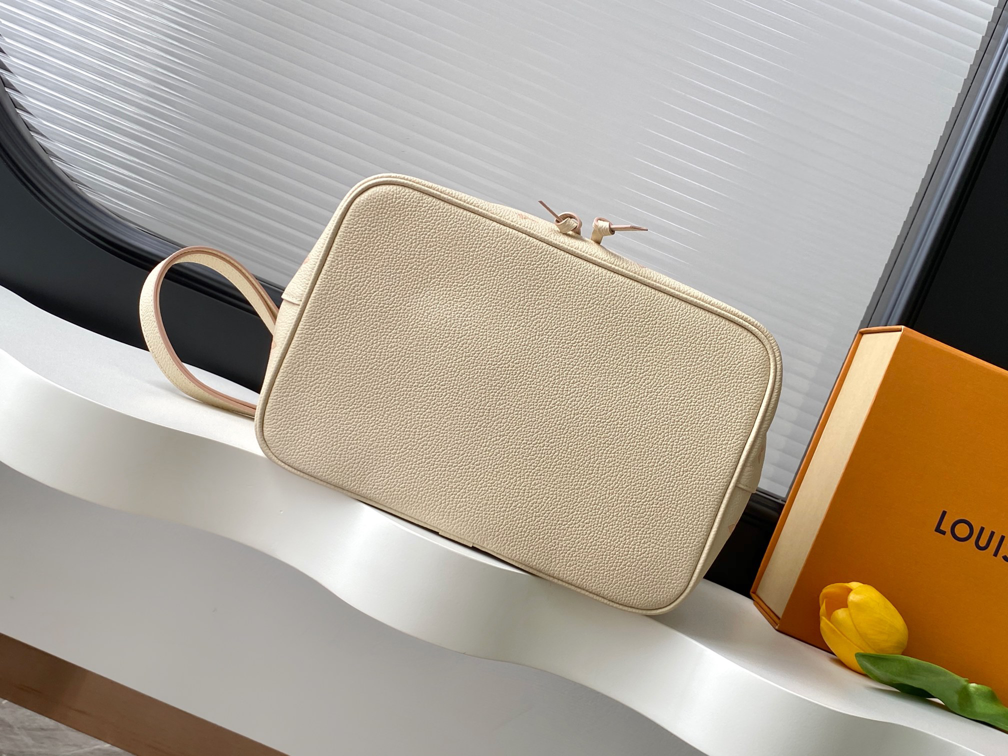 Louis Vuitton NéoNoé MM Handbag in Monogram Empreinte Leather - Image 4