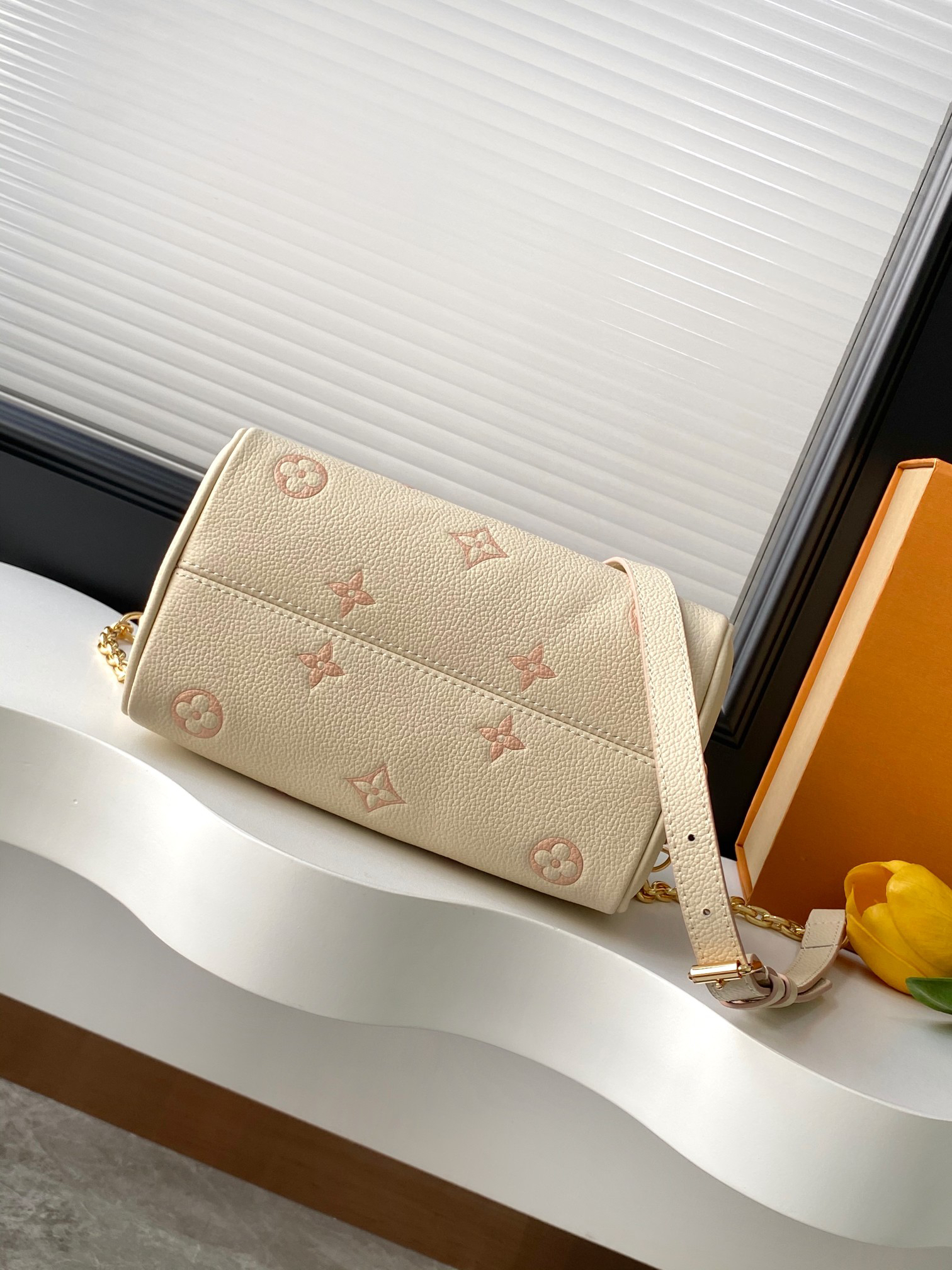 Louis Vuitton Speedy Bandoulière 20 Monogram Empreinte Leather Bag - Beige - Image 4