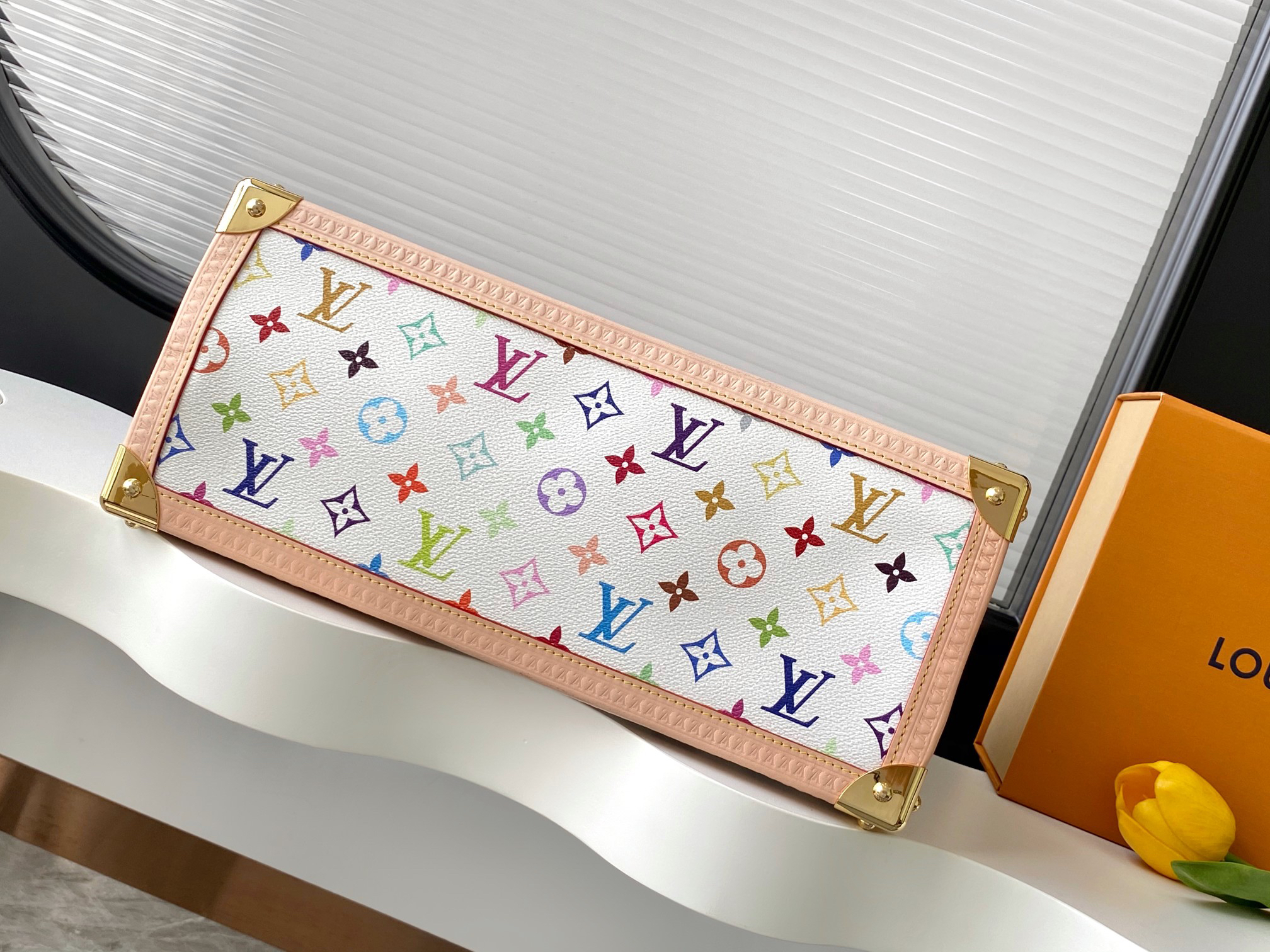 Louis Vuitton OnTheGo Medium Tote Bag in Monogram Canvas - Image 4