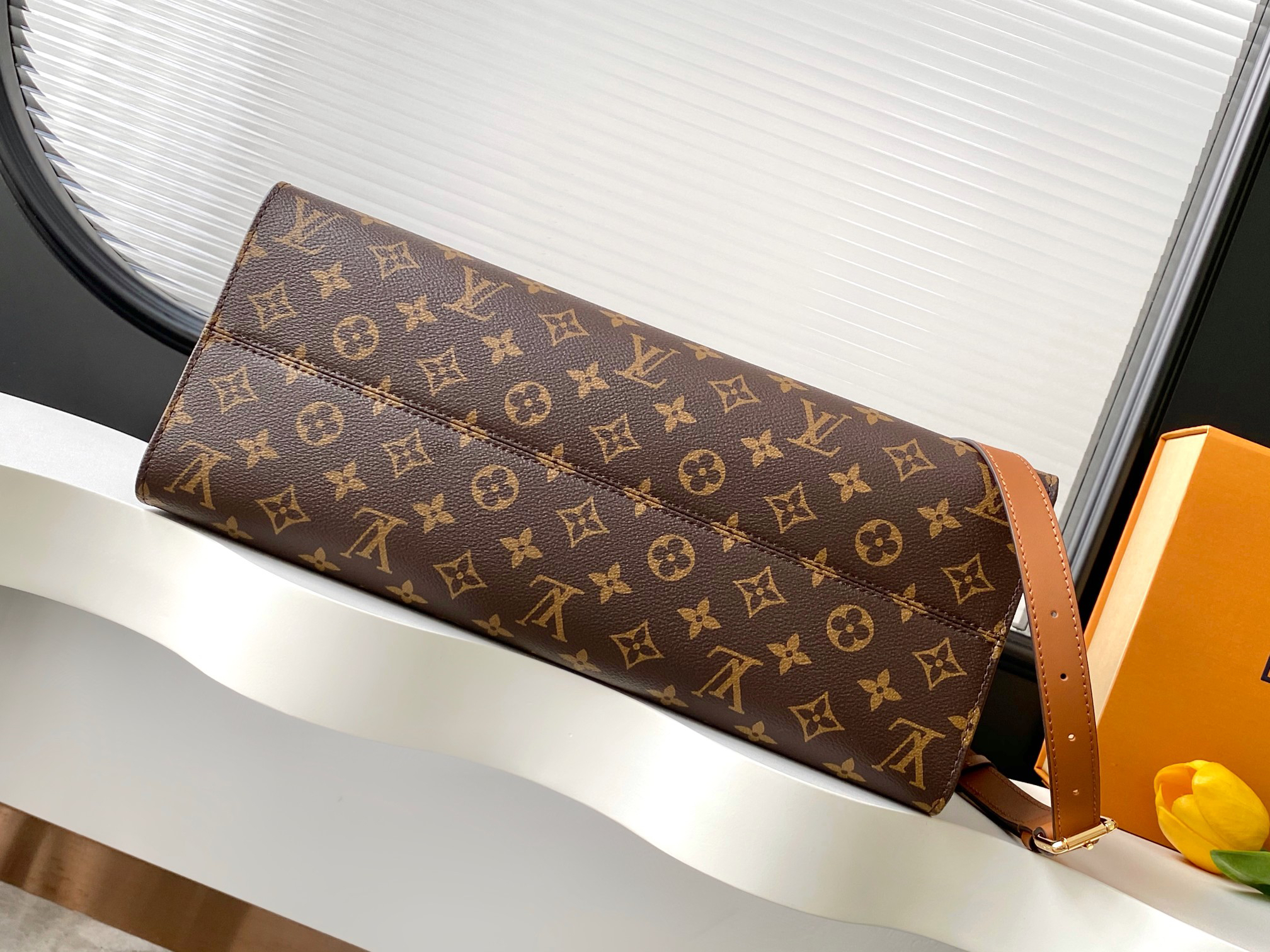 Louis Vuitton OnTheGo Organizer Tote Bag M14235 - Image 4