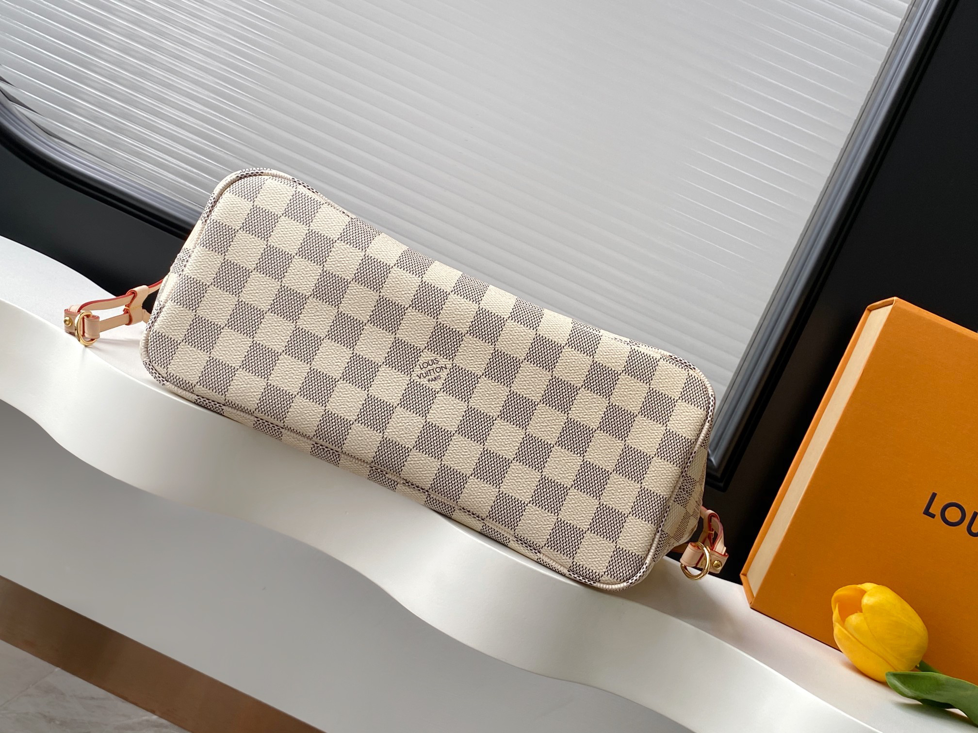 Louis Vuitton Neverfull Small Tote Bag in Damier Ebene Canvas - Image 4