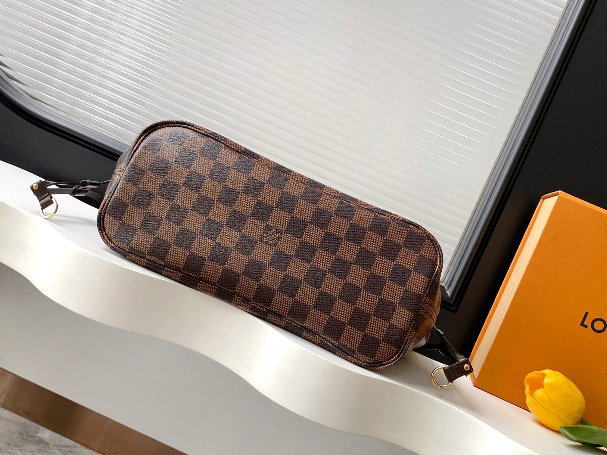 Louis Vuitton Neverfull Small Tote Bag - Image 4
