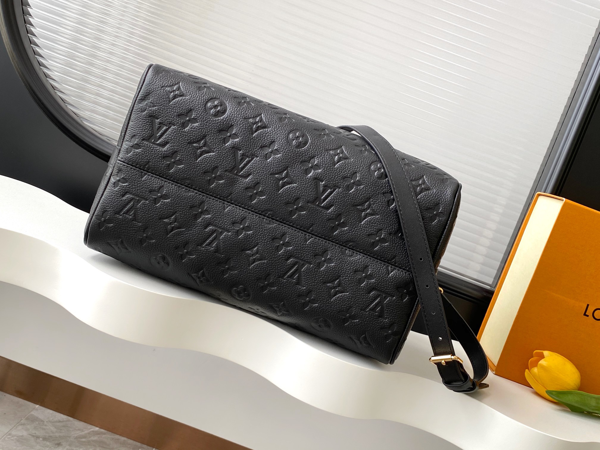 Louis Vuitton Speedy Soft 30 Handbag - Image 4