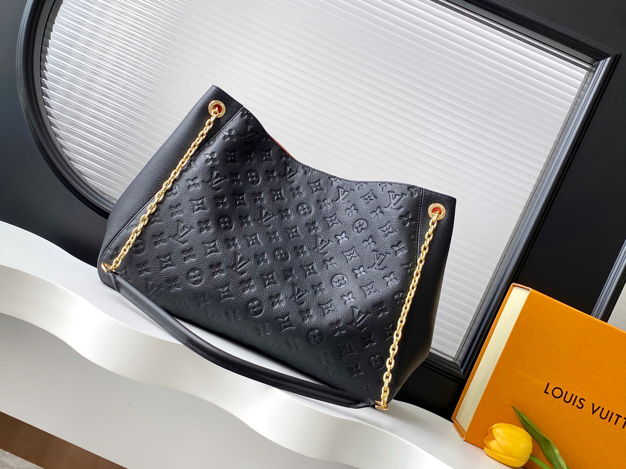 Louis Vuitton Anytime Medium Handbag - Image 4