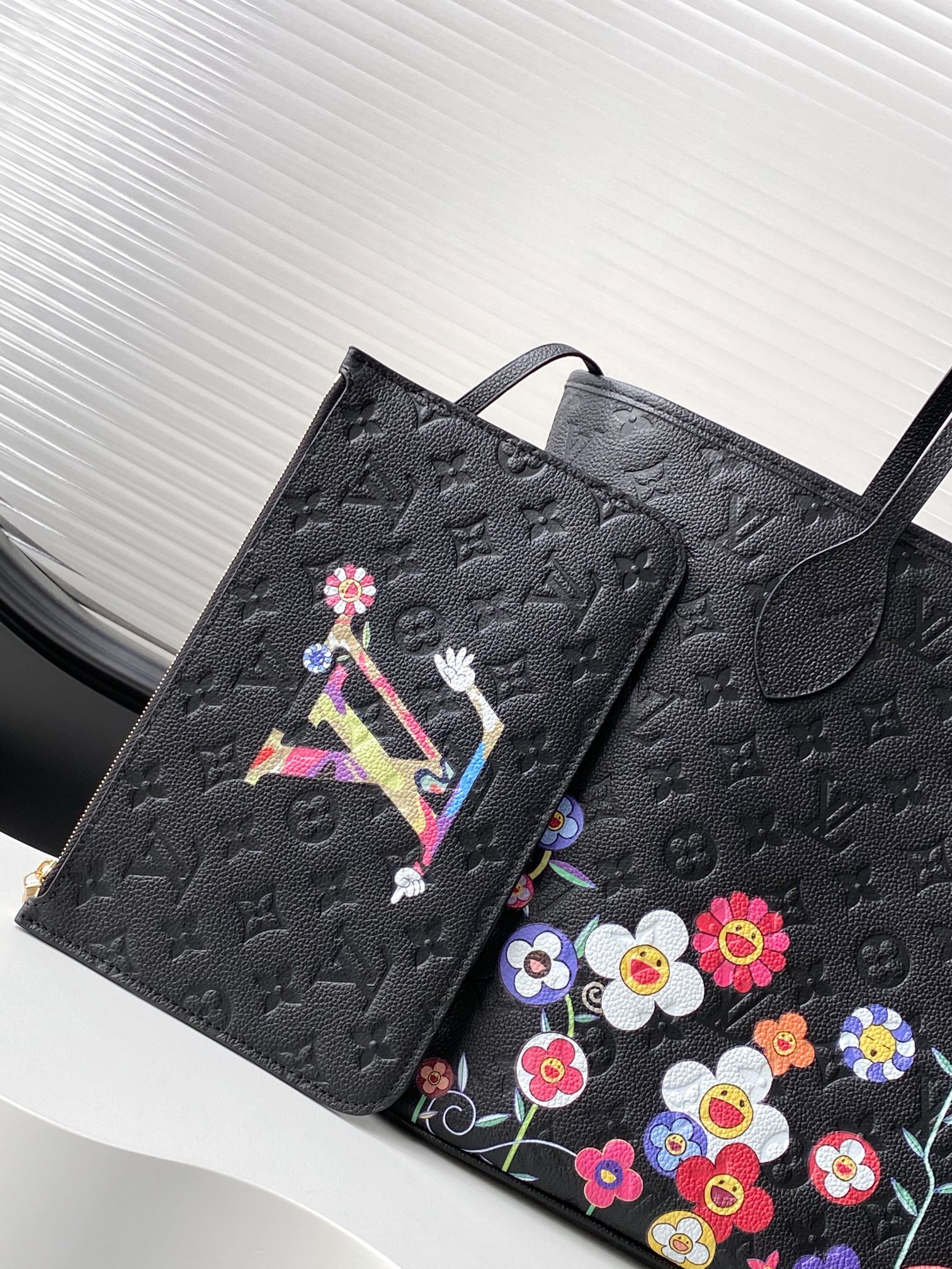 Louis Vuitton Neverfull Medium Shopping Tote - Image 4