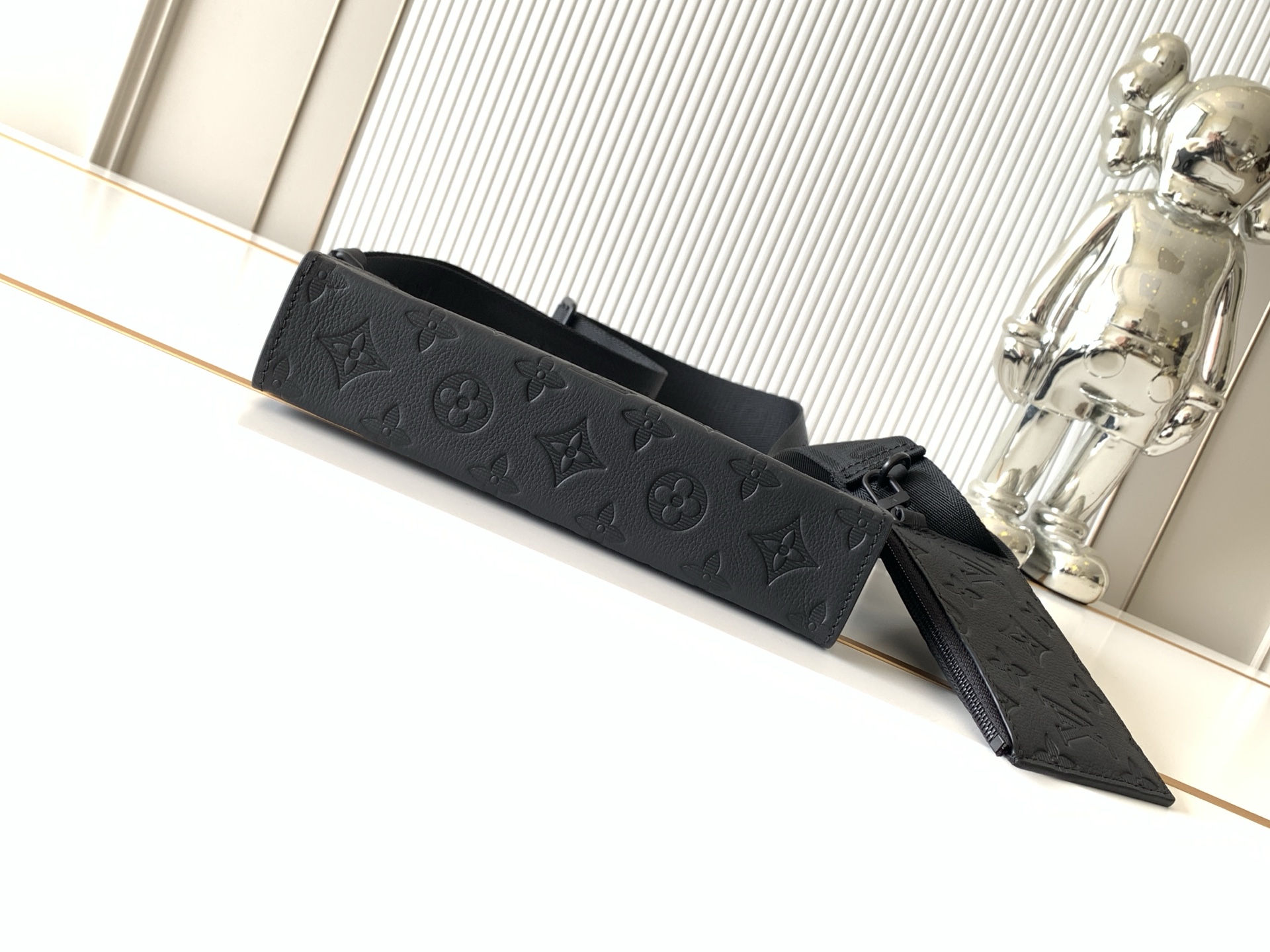 Louis Vuitton Gaston Wearable Wallet Pochette Voyage M81115 - Image 4