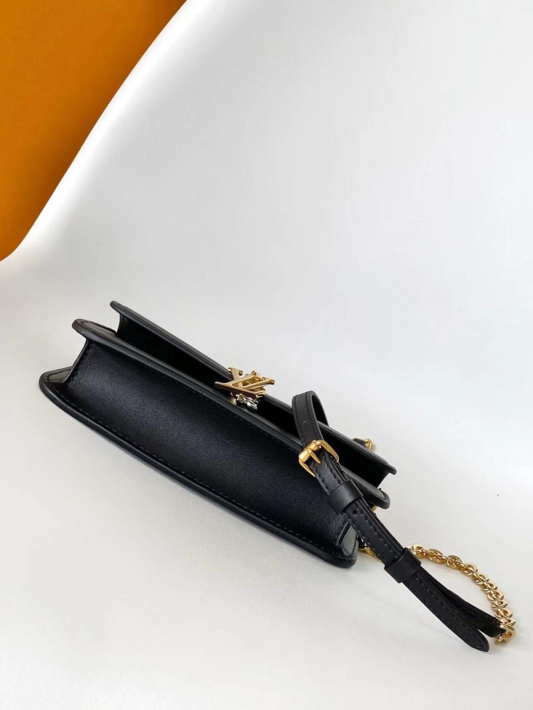 Louis Vuitton LV Bloom Wallet On Chain - Image 4
