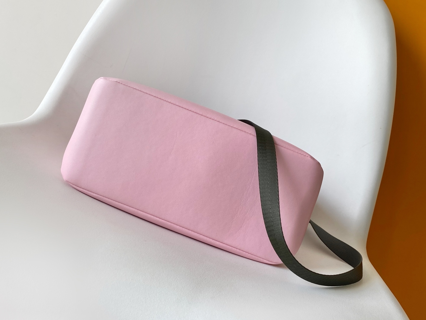 Louis Vuitton Medium Leather Handbag - Image 4