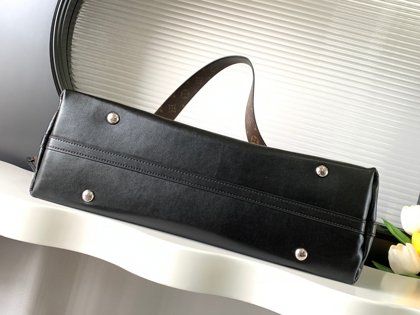 Louis Vuitton CarryAll Dark Medium Handbag M25143 - Image 4