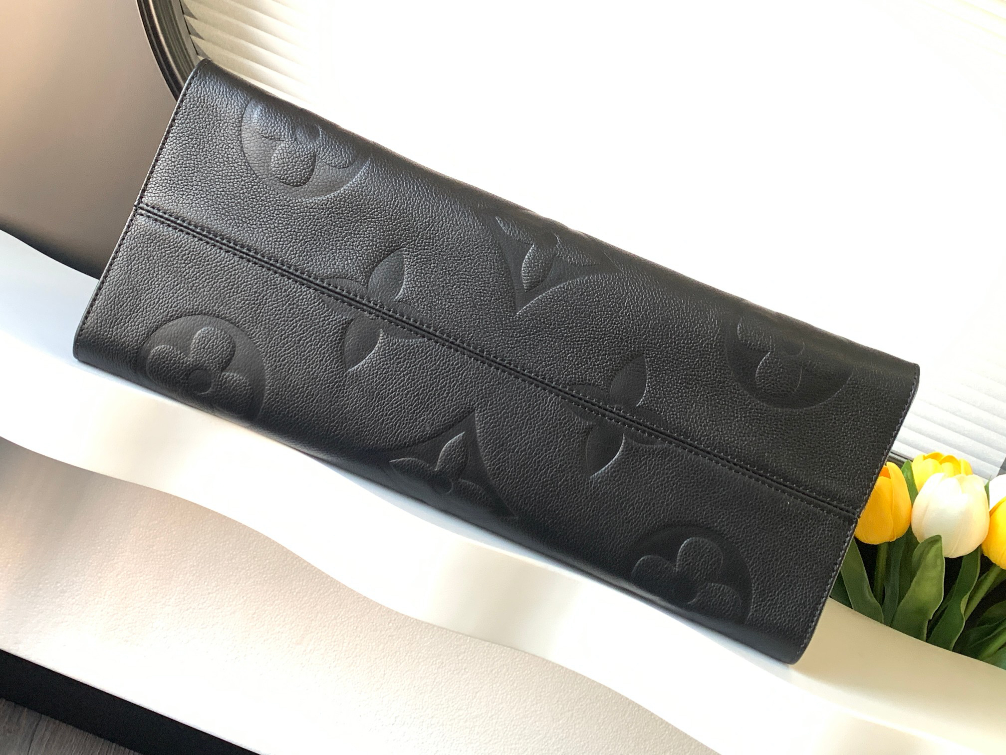 Louis Vuitton Onthego Monogram Tote Bag M44921 / M44925 - Image 4