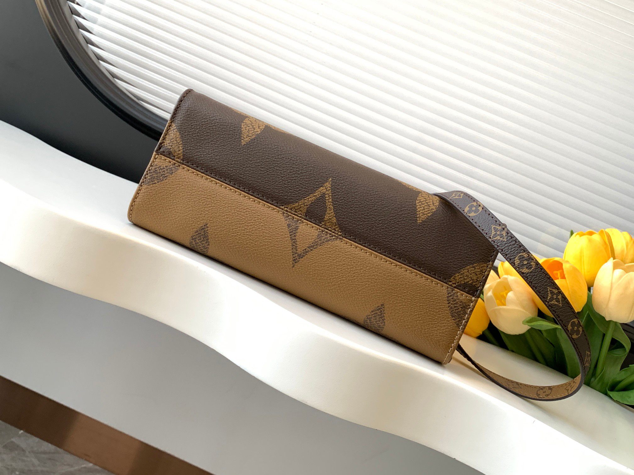 Louis Vuitton OnTheGo PM Monogram Reverse Canvas Tote Bag - Image 4
