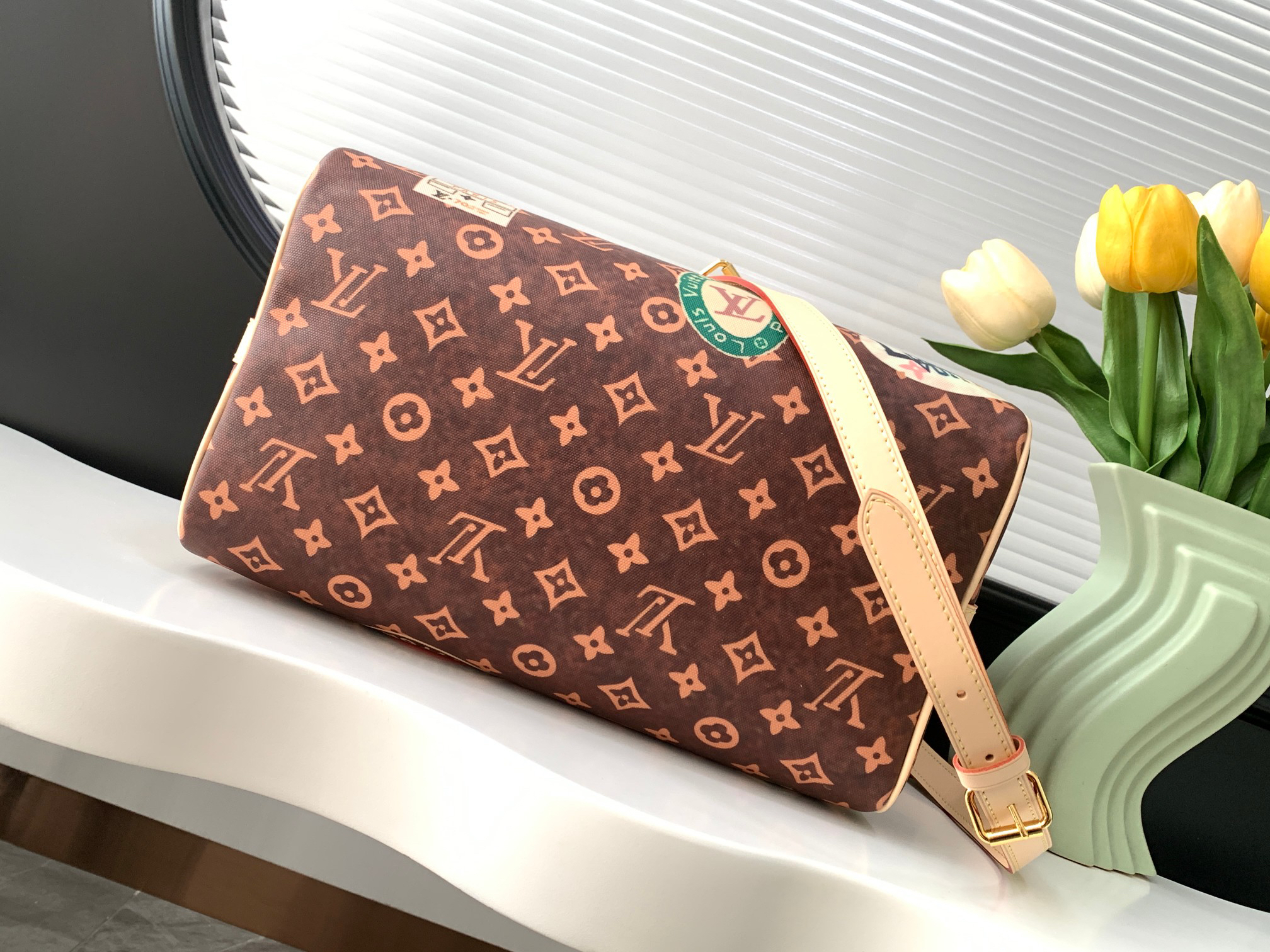 Louis Vuitton Speedy Bandoulière 30 Crossbody Handbag - Image 4