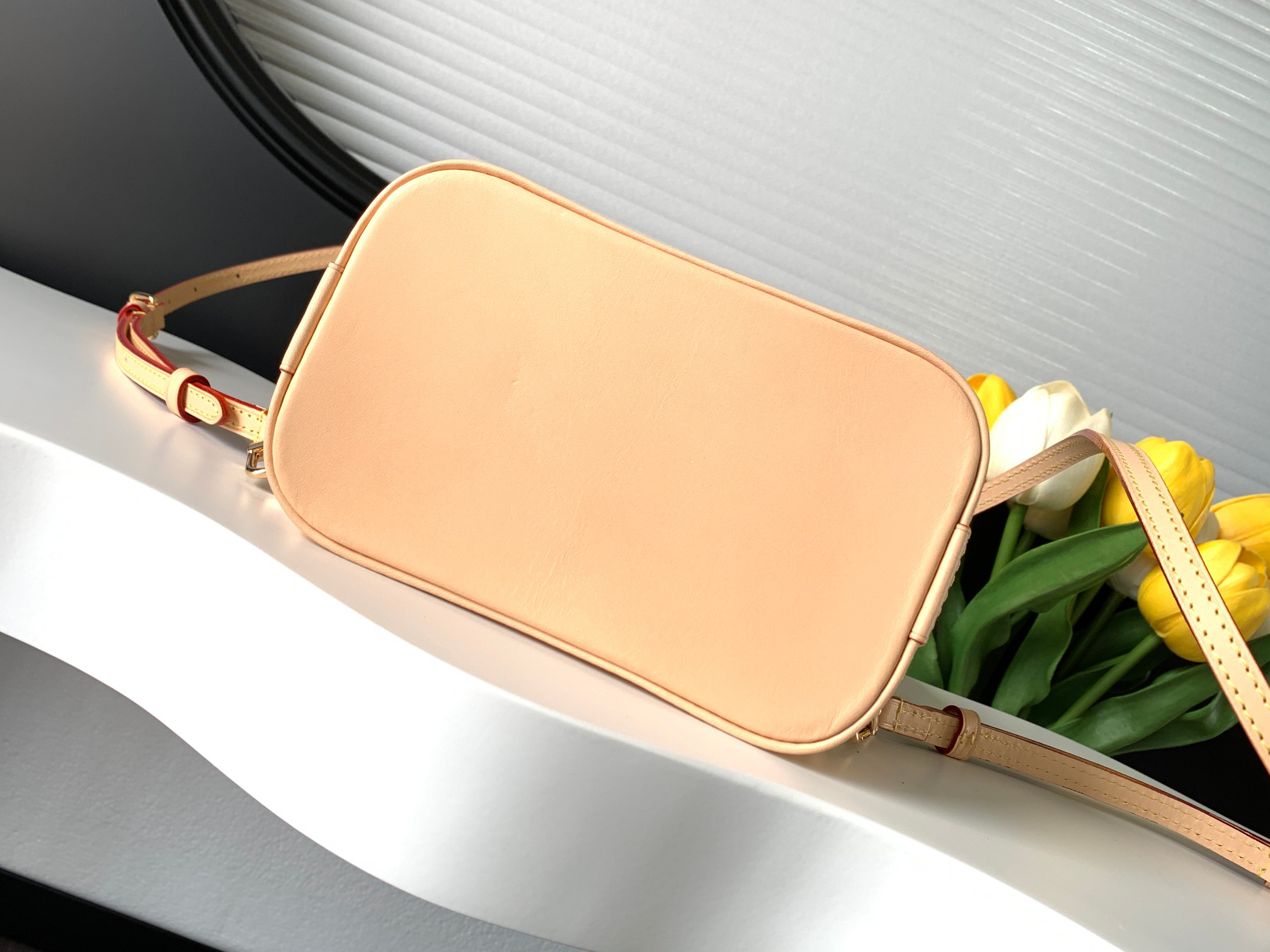 Louis Vuitton Alma Monogram Shoulder Bag M47132 - Image 4