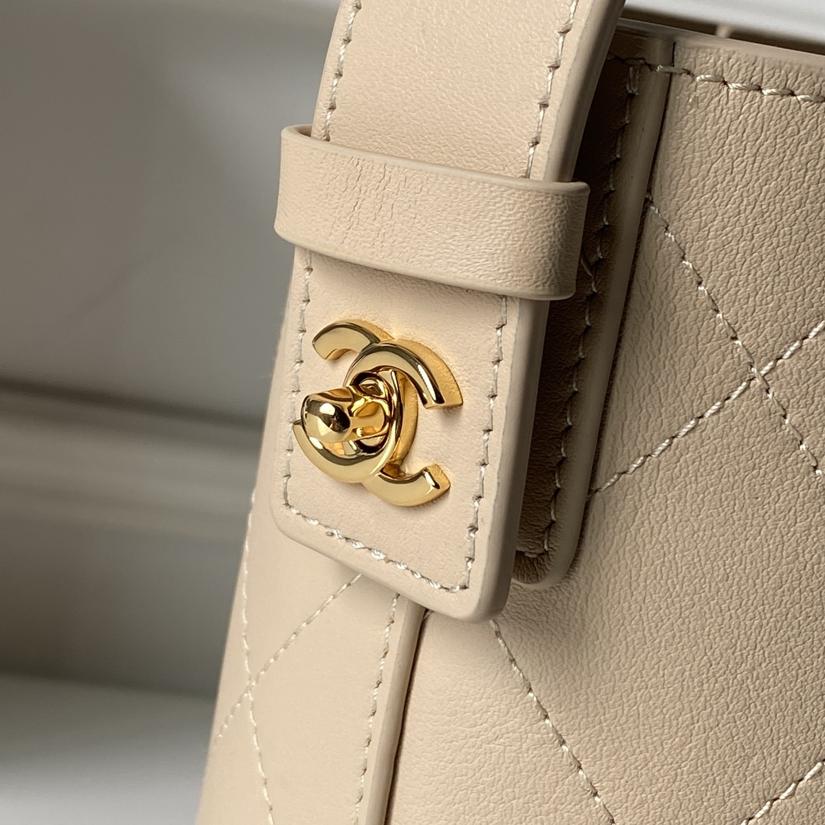 Chanel 26S AS6268 Lambskin Bucket Handbag - Image 4