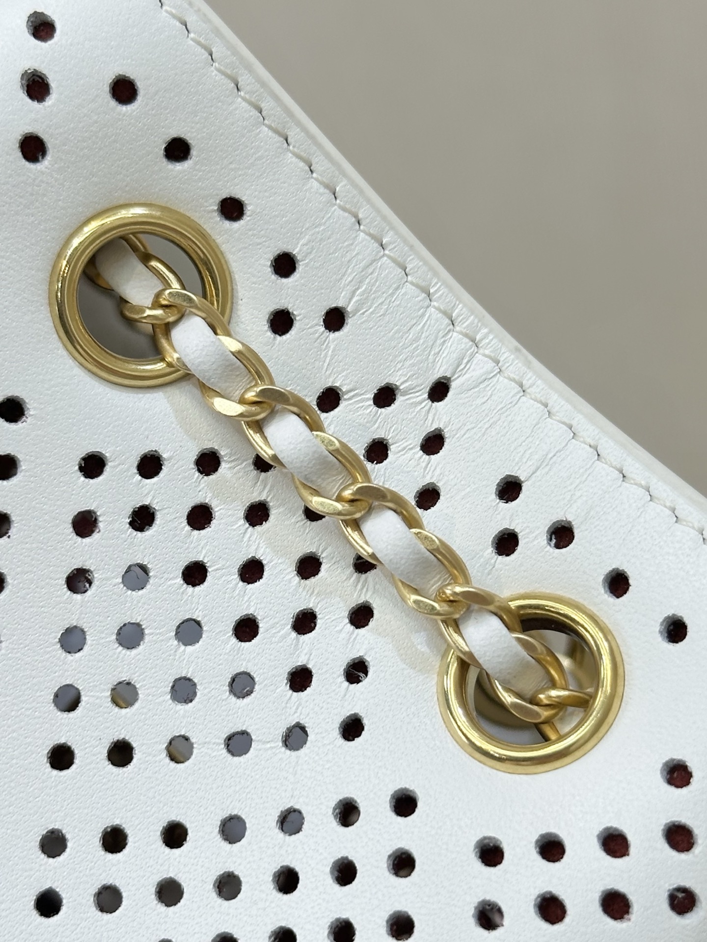 Chanel 25 Laser-Cut Drawstring Bucket Handbag - Image 4