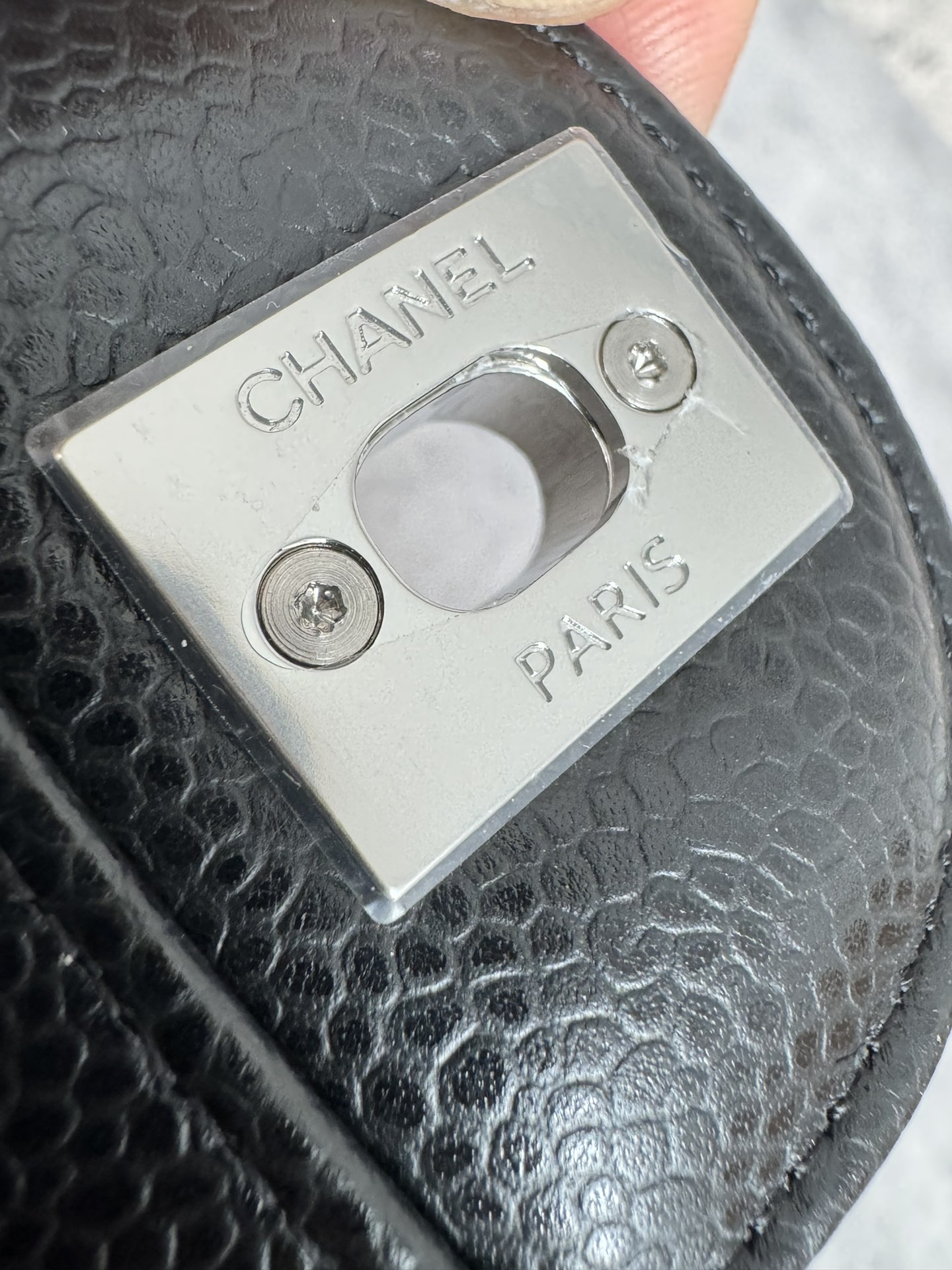 Chanel Small Classic Litchi-Grain Leather Crossbody Bag - Image 4