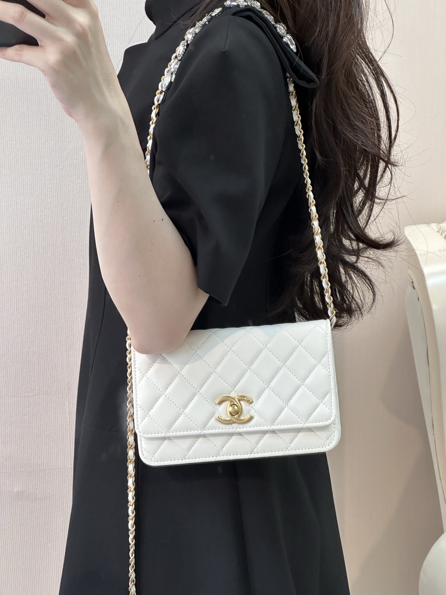 Women's Lambskin Crossbody Bag with Chain Strap - Image 4