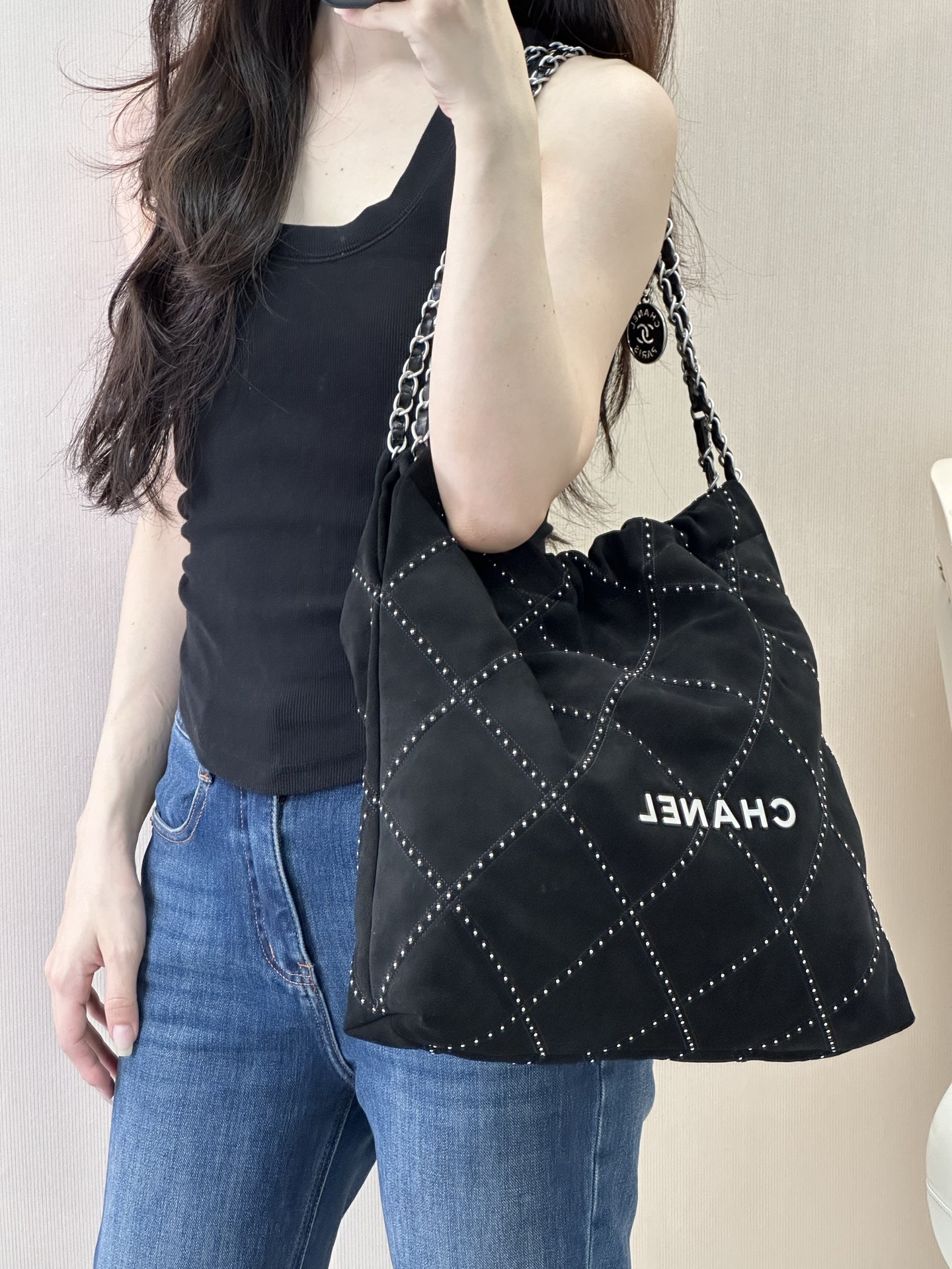 Chanel 22 Shoulder Bag - Image 4