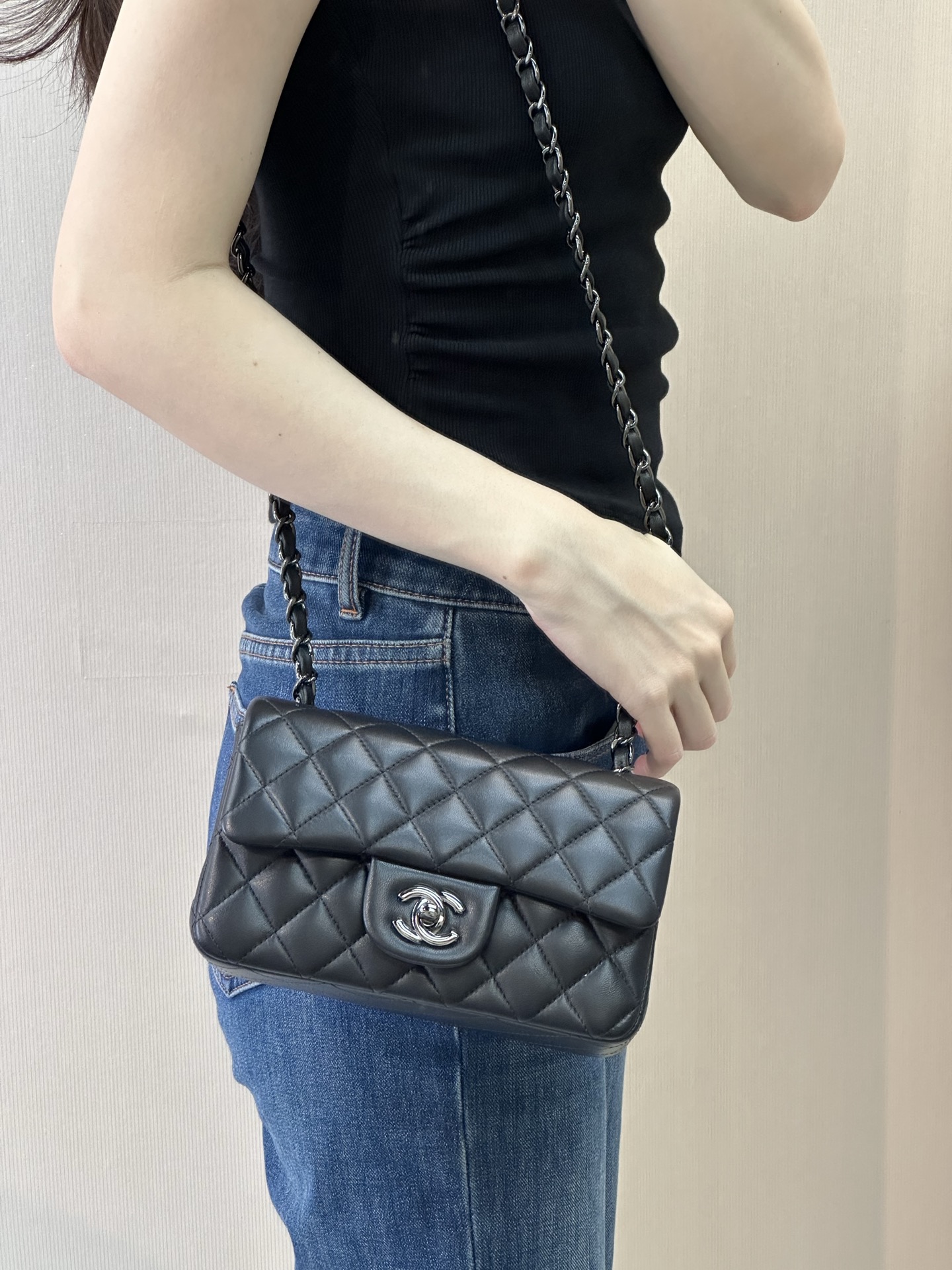 Chanel Classic Flap Leather Crossbody Bag - Image 4