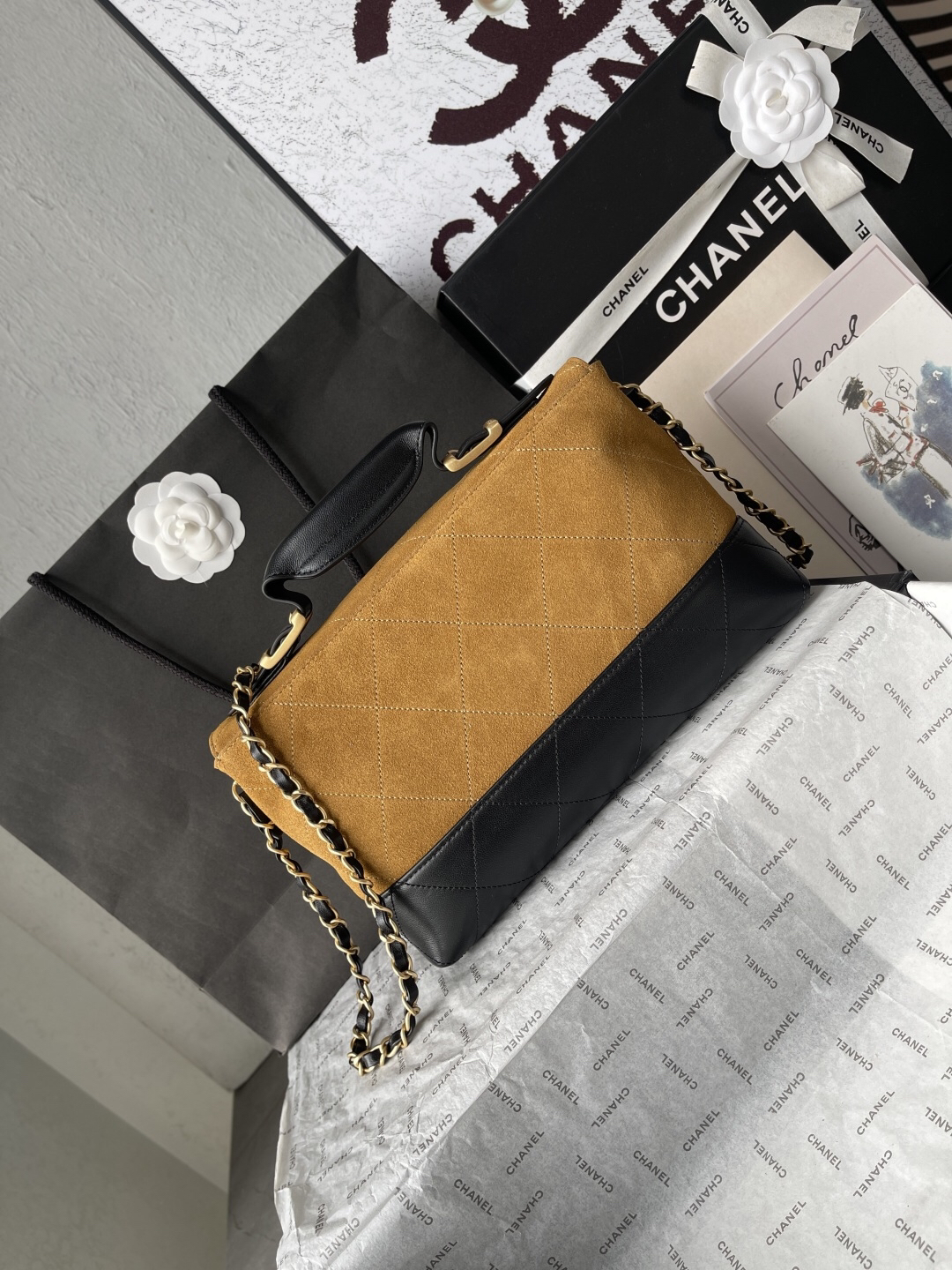 Chanel 25A AS5637 Hobo Bag in Suede - Image 4