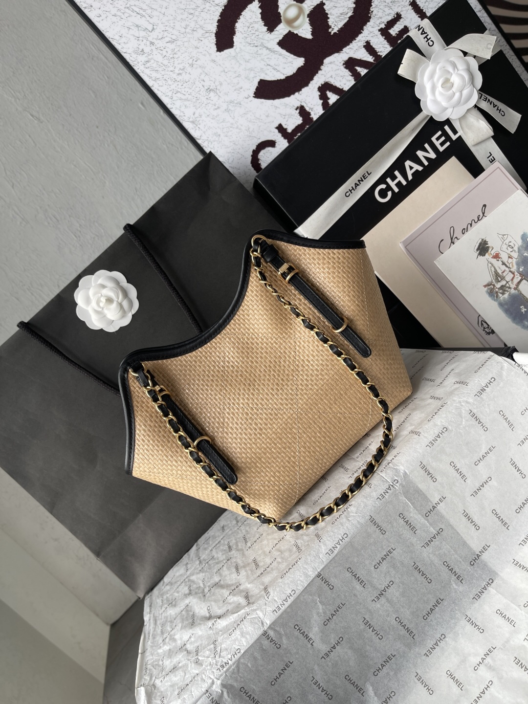 Chanel 25S Maxi Hobo Straw and Leather Tote Bag - Image 4