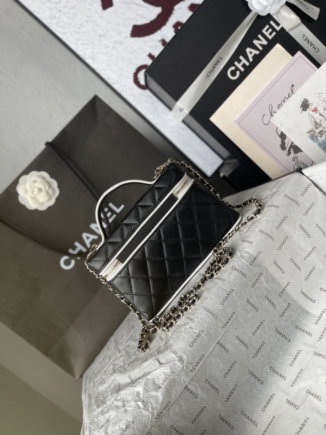 Chanel 26P Panda-Inspired Small Box Bag - Image 4