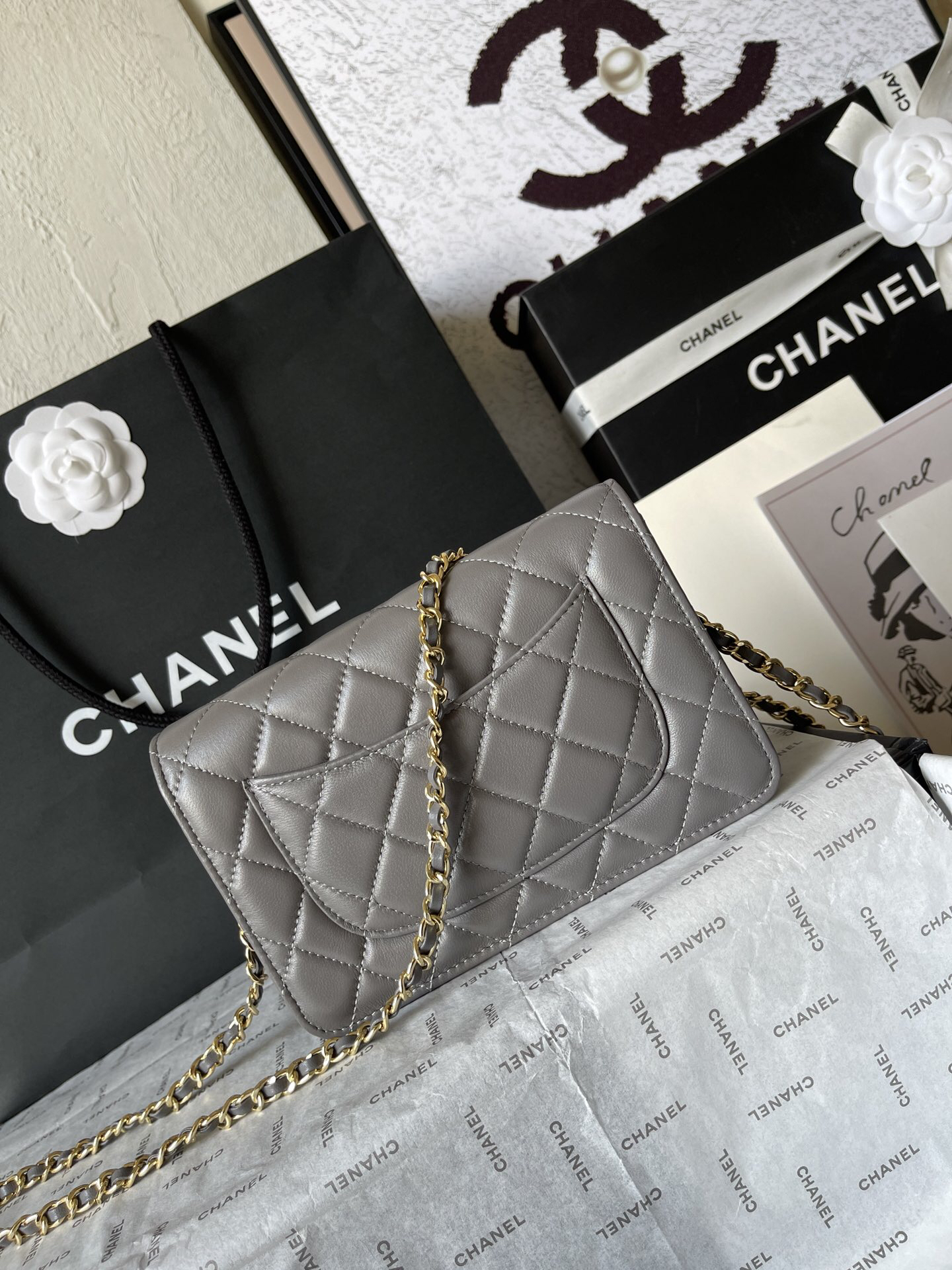 Chanel WOC Lambskin Chain Crossbody Bag - Image 4