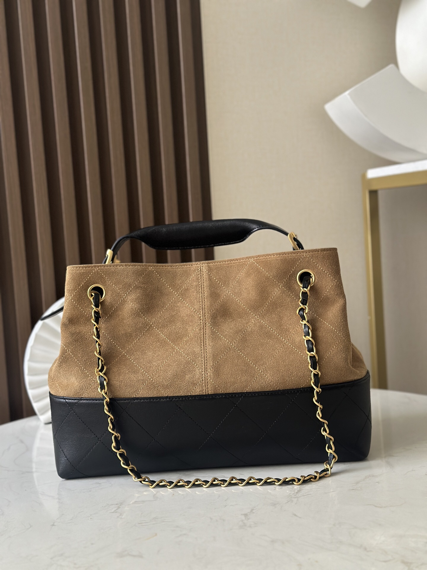 Chanel 25A Handcrafted Suede Handbag - Image 4