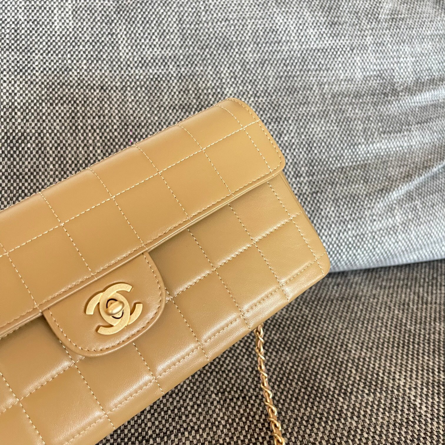 Chanel Vintage Lambskin Ice Cube Crossbody Bag - Image 4