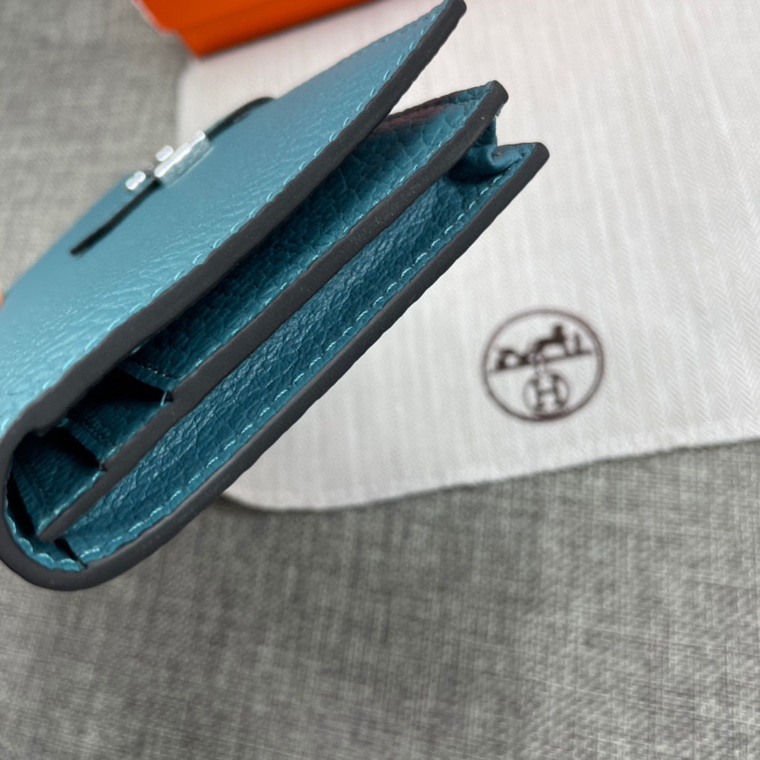 Hermes Women's Leather Zip Wallet - Image 4