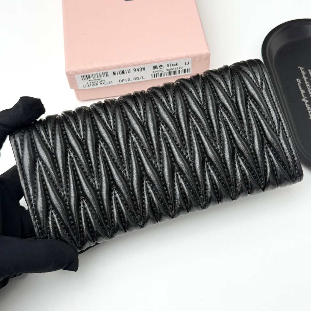 Miu Miu Leather Bag - Image 4