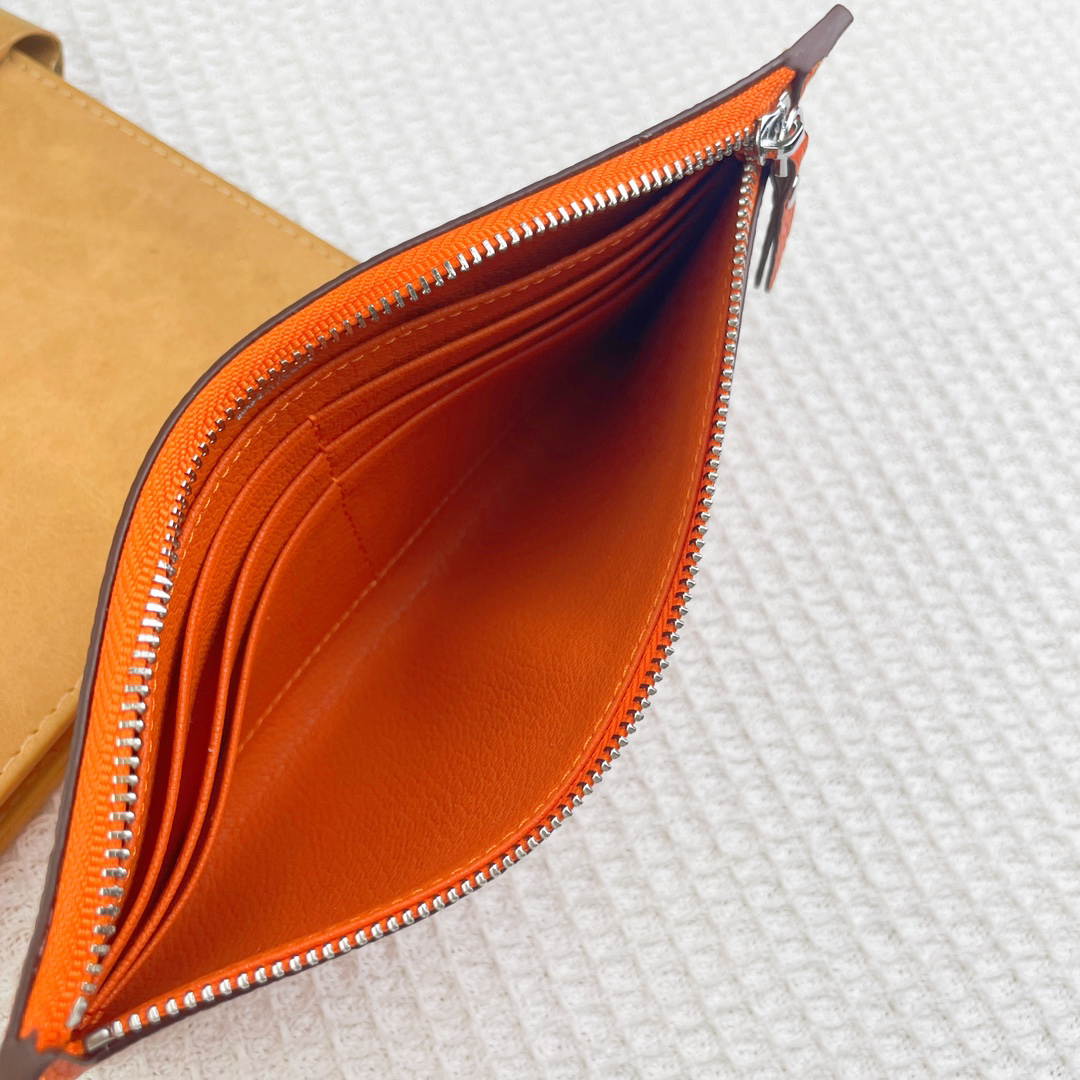 Hermès Silk'in Leather Checkbook Wallet - Image 4