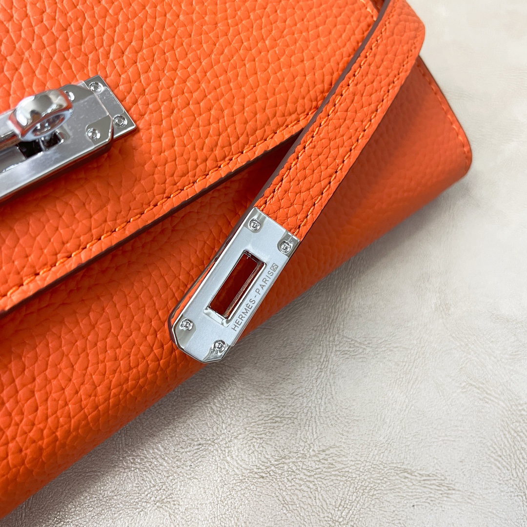 Hermes Kelly Long Wallet in Togo Calfskin - Image 4