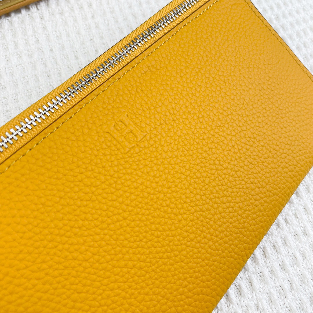 Hermès Silk'in Leather Checkbook Wallet - Image 4
