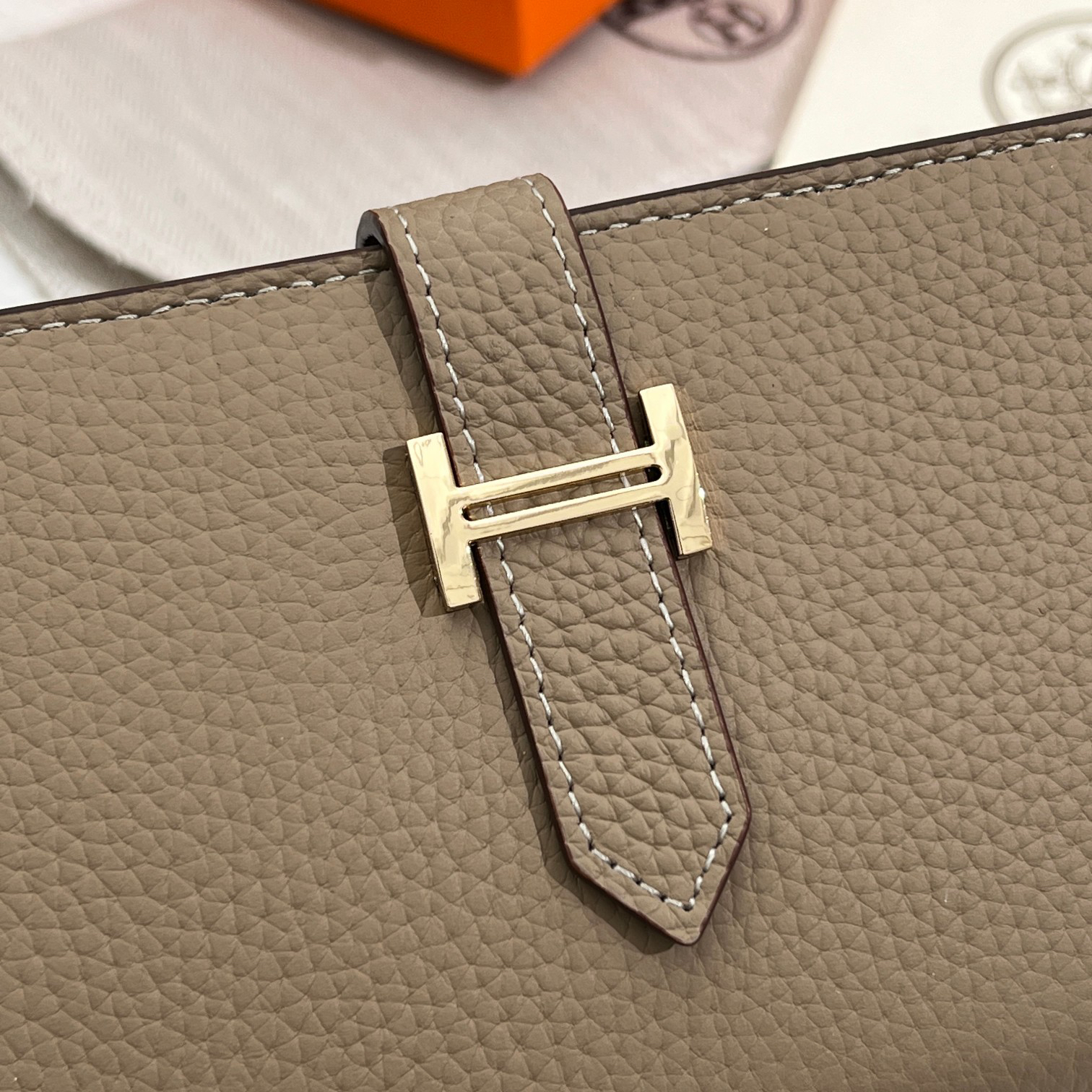 Hermès Togo Leather Vertical Zipper Wallet - Image 4