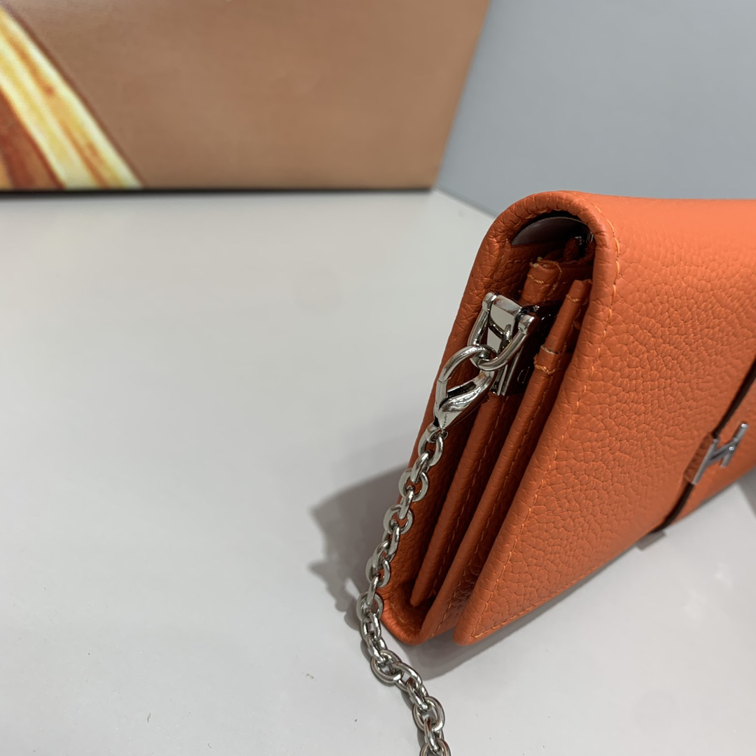 Hermes Women's Togo Leather Chain Shoulder Bag - Image 4