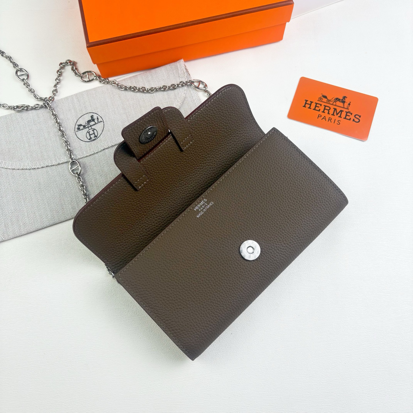 Hermès Long Leather Wallet with Detachable Shoulder Strap - Image 4