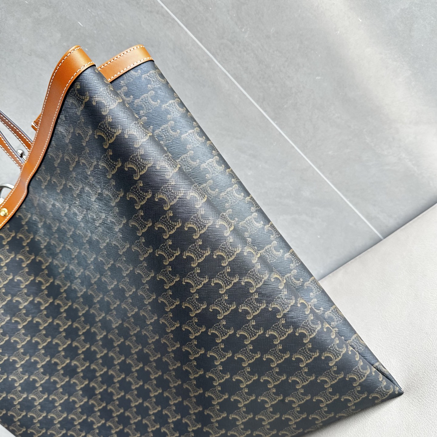 FLAT SHOER Logo-Print Leather Tote Bag - Image 4