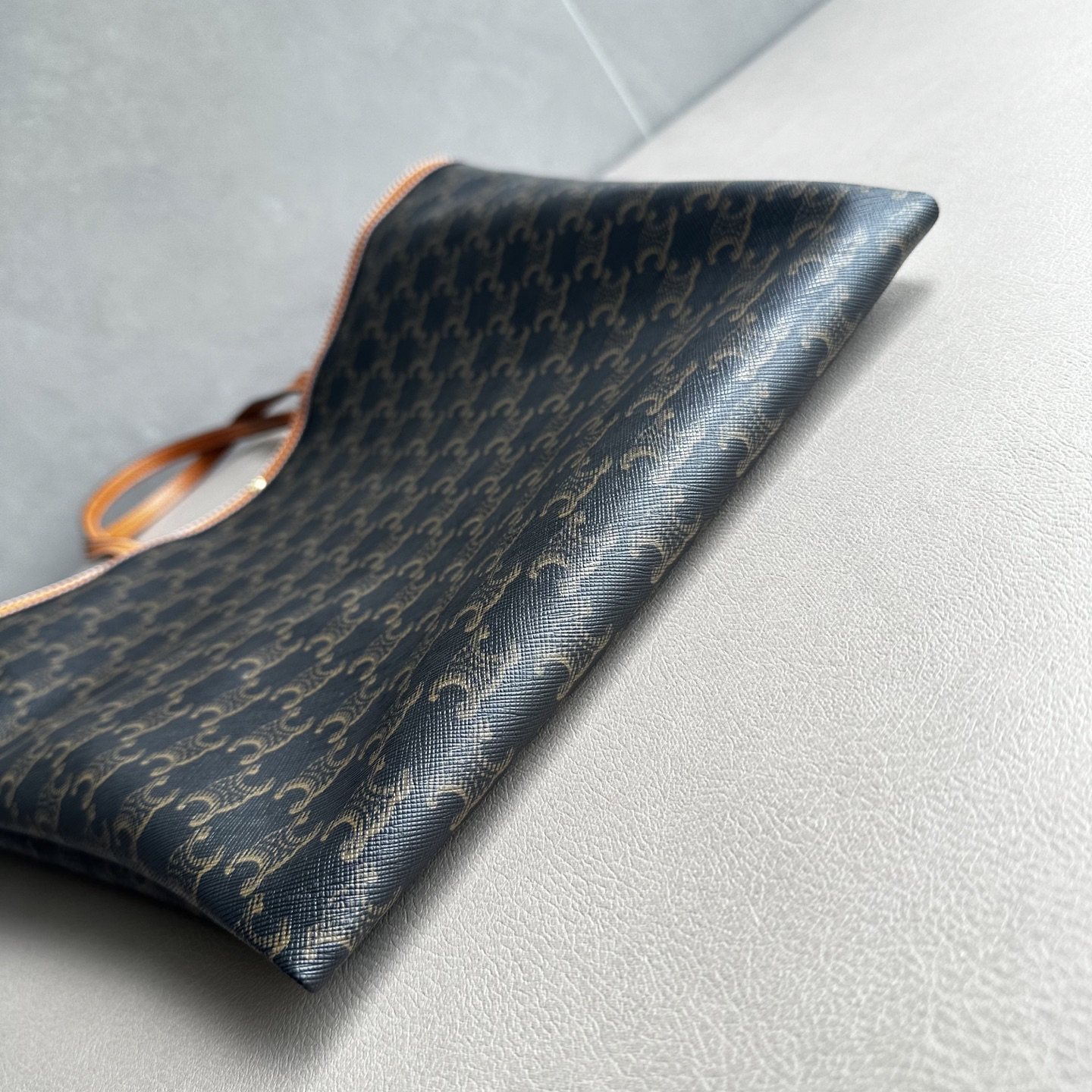 FLAT SHOER Logo-Print Leather Tote Bag - Image 4