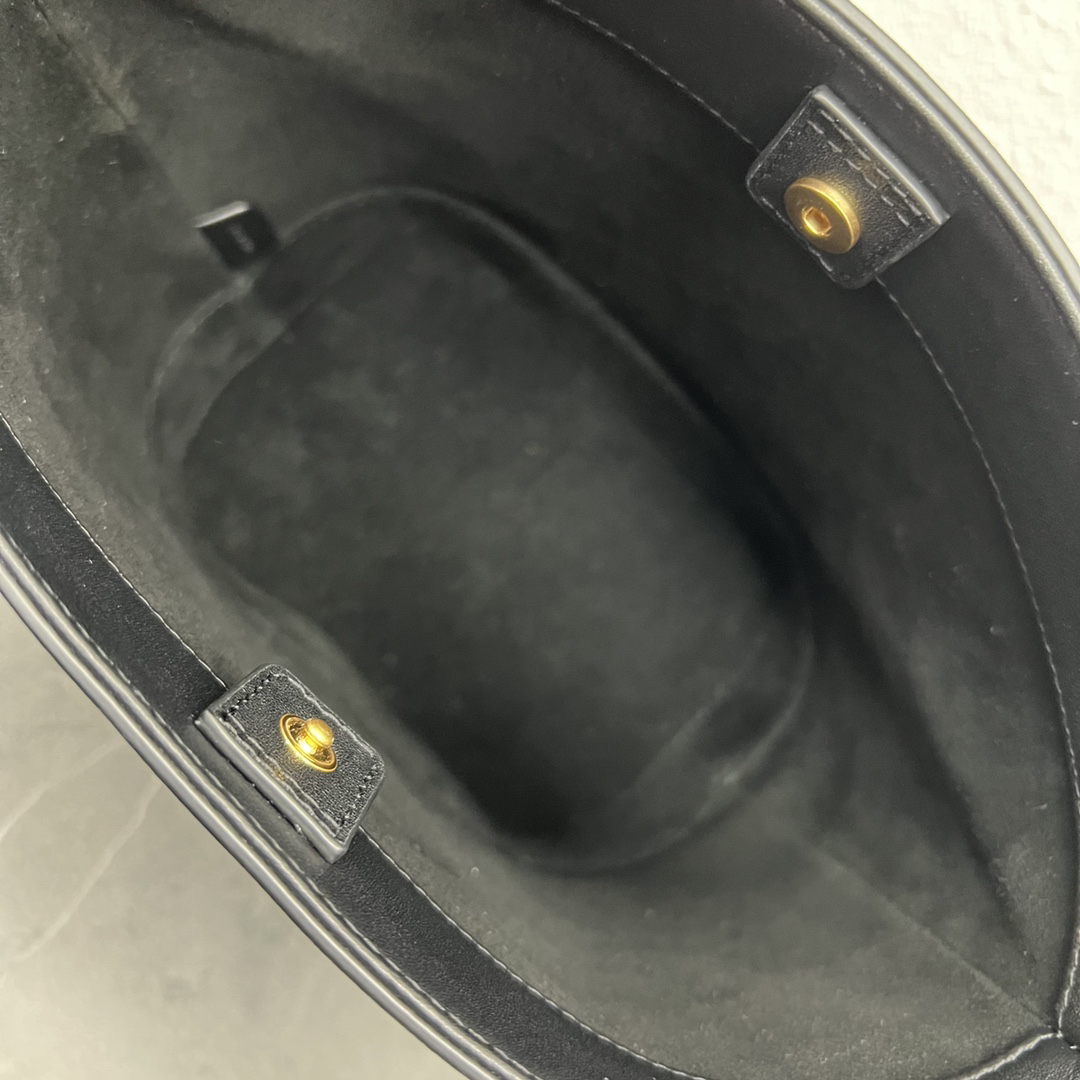 CELINE 2022 Spring/Summer Cuir Leather Bucket Shoulder Bag - Image 5